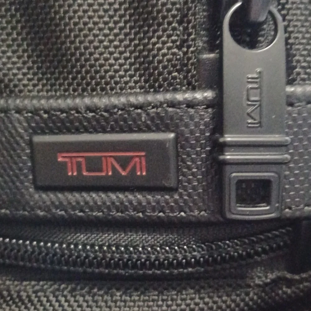 TUMI Alpha ll compact Large screen laptop Briefcase black